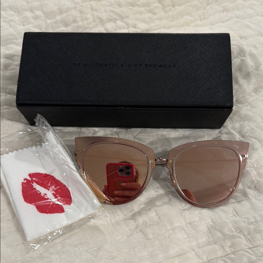 DL Chic Women's Sunglasses - Pink